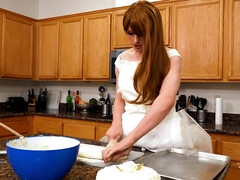 Bruinharig, Jurk, Eten, Hakken, Keuken, Masturbatie, Alleen, String