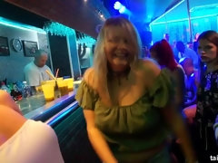 Rubia, Vestidas, Corridas, Muñeca, Interracial, Tímido, Intercambio de parejas, Mojado