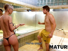 Blond, Oudere vrouw, Tsjechisch, Hd, Rijpe lesbienne, Geschoren, Kort haar, Tieten likken