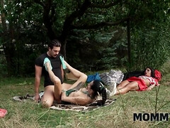 18 летние, Большие сиськи, Семяизвержение, Секс без цензуры, Милф