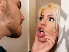 デカ尻, デカパイ, 黒人, フェラチオ, 手コキする, 異人種間, 淫乱熟女, 剃毛