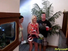 Leie, Blondine, Braunhaarige, Gruppe, Lecken, Milf, Nippel, Muschi