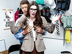 18 jaar, Grote kont, Grote lul, Grote mammen, Pijpbeurt, Bruinharig, Hondjeshouding, Tiener