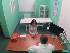 Leie, Arzt, Hundestellung, Aufs gesicht abspritzen, Handjob, Krankenschwester, Pov, Uniform