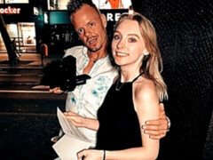 Enthousiasteling, Grote lul, Hondjeshouding, Masturbatie, Geschoren, Mager, Tiener, Tieten likken