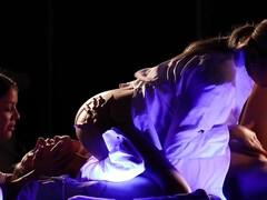 Grote mammen, Blond, Bruinharig, Lesbisch, Likken, Moeder die ik wil neuken, Natuurlijke tieten, Trio