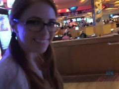 Enthousiasteling, Badkamer, Vriendin, Doordringend, Twee staartjes, Gezichtspunt, Kut duiken, Rok