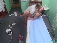 Amateur, Mamada, Médico, Penetracion con dedos, Enfermera, Oficina, Coño, Uniforme