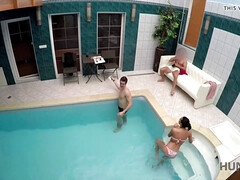 18 jahre, Nahaufnahme, Gehörnter ehemann, Geld, Pool, Pov, Realität, Jungendliche (18+)