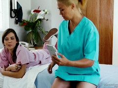 Gros seins, Blonde, Brunette brune, Plantureuse, Poilue, Chatte, Tatouage, Uniforme