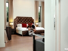 Betrug, Schwanz, Interrassisch, Küssen, Natürlichen titten, Rotschopf, Rasiert, Hintern versohlen