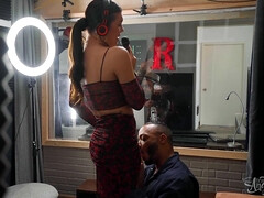 In den arsch, Grosse titten, Schwarz, Blasen, Hundestellung, Transfrau, Kurzes haar, Tätowierung