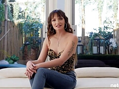 Braunhaarige, Kehlenfick, Schwarz, Hd, Interrassisch, Pov, Tätowierung, Flotter dreier