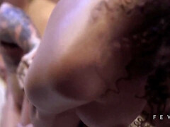 Любители, Большая жопа, Большие сиськи, Грудастые, Натуральные сиськи, Тату, Втроем, Сиськи