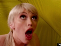 Grote mammen, Blond, Pijpbeurt, Rondborstig, Lul, Lesbisch, Shemale, Stiefmoeder