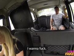 Coche, Pareja, Estilo perrito, Penetracion con dedos, Lamidas, Masturbación, Coño, Tetas