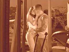 Красотки, Большие сиськи, Минет, Брюнетки, Семяизвержение, Секс без цензуры, На публике, Сиськи