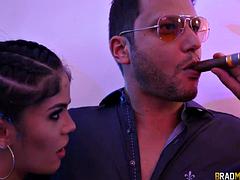 Любители, Анальный секс, Толстушки, Минет, Секс без цензуры, Лизание, На публике