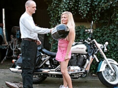 お尻, ブロンド, バック, 手コキする, 3p男男女, アウトドア, ティーン, 三人