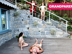 デカパイ, フェラチオ, 祖父, お婆さん, 手コキする, ハードコア, なめる, オナニー