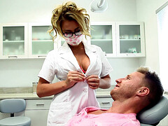 デカパイ, ブロンド, 巨乳な, 眼鏡, なめる, 看護婦, ユニフォーム