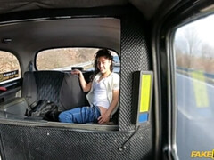 Morena, Coche, Corridas, Latina, Cuero, Tetas naturales, Nalgadas, Tatuaje