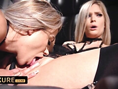 Gros seins, Blonde, Sucer une bite, Fétiche, Branlette thaïlandaise, Léchez, Mère que j'aimerais baiser, Chatte