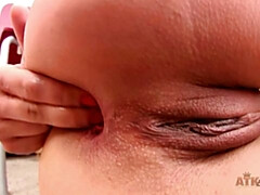 Grosse titten, Braunhaarige, Kitzler, Masturbation, Muschi, Rasiert, Solo, Sich ausziehen