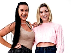 Blondine, Küssen, Lesbisch, Muschi, Rasiert, Entkleiden, Jungendliche (18+), Titten
