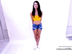 18 jaar, Enthousiasteling, Pijpbeurt, Sperma in mond, Gezichtspunt, Zuigen, Tiener, Strak