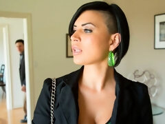 Pijpbeurt, Handbeurt, Hardcore, Likken, Natuurlijke tieten, Kut duiken, Strippen, Tiener