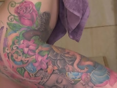 Cul, Pieds, Nue  à poil, Rasée, Softcore, Solo, Tatouage, Nénés