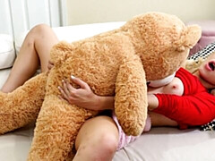 18 ans, Grosse bite, Blonde, Sucer une bite, En levrette, Seins naturels, Adolescente, Nénés