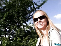 Arsch, Blondine, Blasen, Geld, Natürlichen titten, Im freien, Jungendliche (18+), Titten