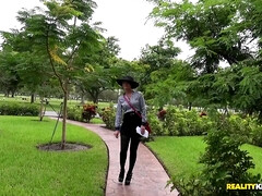 Блондинки, Брюнетки, Семяизвержение, Сперма на лице, Лизание, Мастурбация, Пирсинг, Киски