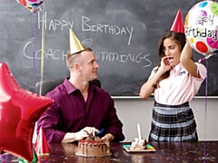 18 jaar, Grote kont, Grote lul, Hondjeshouding, Natuurlijke tieten, Schoolmeisje, Tiener, Tieten likken