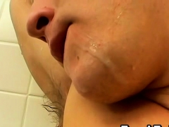 Twink perverts have a steamy blowing session in the shower