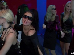 Blond, Dansen, Lul, Pop, Interraciaal, Orgie, Trio, Tieten likken