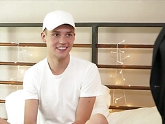 デカチン, ブロンド, フェラチオ, 毛深い, ハードコア, 熟年, タトゥー, ティーン