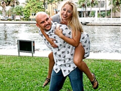 Blondine, Hundestellung, Natürlichen titten, Pov, Kurzes haar, Dürr, Jungendliche (18+), Titten