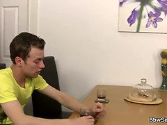 お尻, 茶髪の, エロ熟女, イマラチオ, 手コキする, 淫乱熟女, 母, 義母