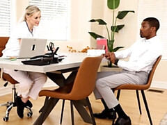 Gros cul, Grosse bite, Gros seins, Blonde, Sucer une bite, En levrette, Interracial, Mère que j'aimerais baiser