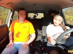 Arsch, Blasen, Braunhaarige, Auto, Hundestellung, Handjob, Im freien, Jungendliche (18+)