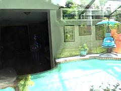 Brunette brune, Fille latino