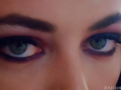 Grosser arsch, Blasen, Braunhaarige, Hundestellung, Handjob, Absätze, Latex