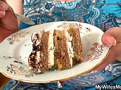 Omie, Reusachtig, Rijpe lesbienne, Moeder, Natuurlijke tieten, Realiteit, Tieten likken