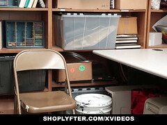 Chantaje, Morena, Corridas, Sexo duro, Oficina, Policía, Afeitado, Adolescente