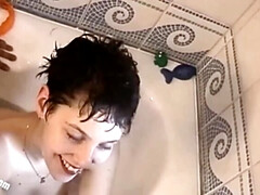 Sucer une bite, Attrapée, Première fois, Homme homme femme, Nue, Chatte, Cheveux courts, Douche