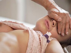 Grosser schwanz, Braunhaarige, Geschnappt, Europäisch, Rasiert, Ablutschen, Jungendliche (18+), Titten