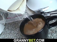 Belle grosse femme bgf, Blonde, Rondelette, Femme couguar, Mamie, Branlette thaïlandaise, Mature